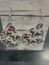 Load image into Gallery viewer, Embroidery Teardrop Earrings
