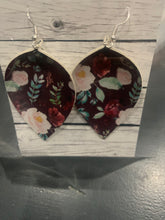 Load image into Gallery viewer, Embroidery Petal Earrings