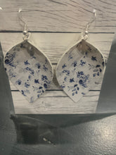 Load image into Gallery viewer, Embroidery Petal Earrings