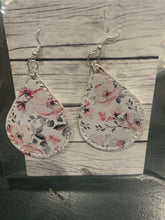 Load image into Gallery viewer, Embroidery Teardrop Earrings