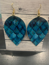 Load image into Gallery viewer, Embroidery Petal Earrings