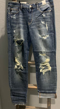 Load image into Gallery viewer, Judy Blue  Bleach splash boyfriend Jeans