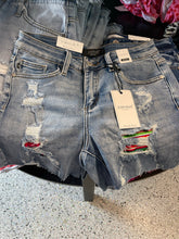 Load image into Gallery viewer, Judy Blue Serape shorts